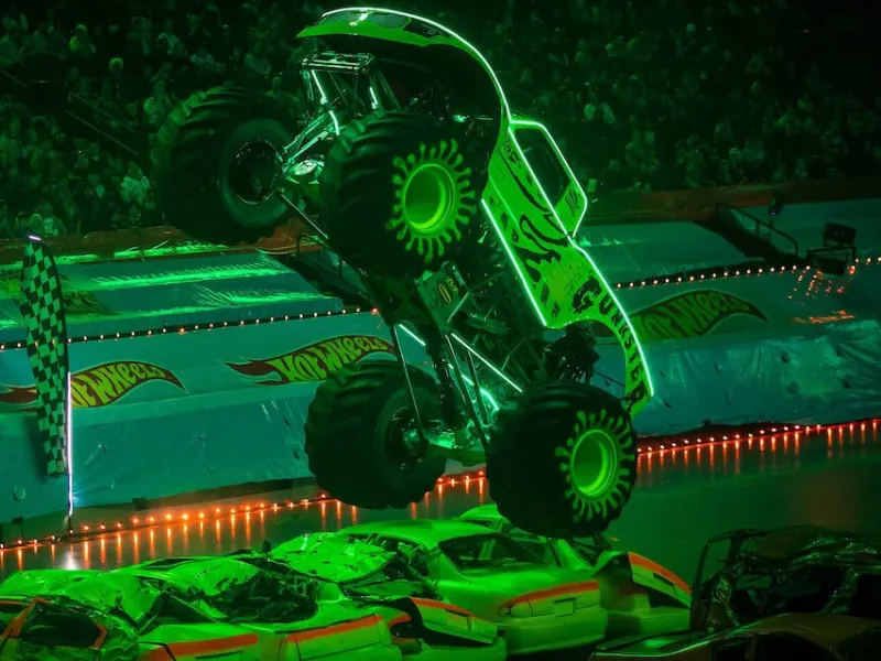 Hot Wheels Monster Trucks Live - Glow Party